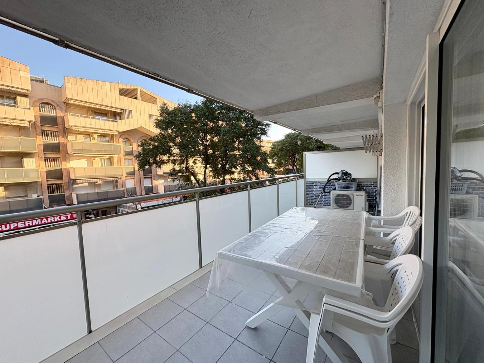 Chez Chantal 3 Chambres Au Centre Touristique De Salou Avec Garage Exterior foto